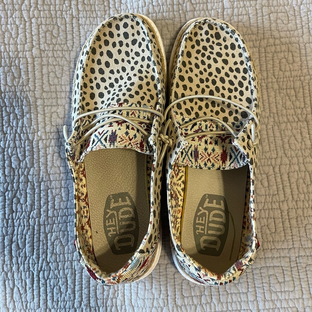 Buckle Exclusive Hey Dudes size 9
